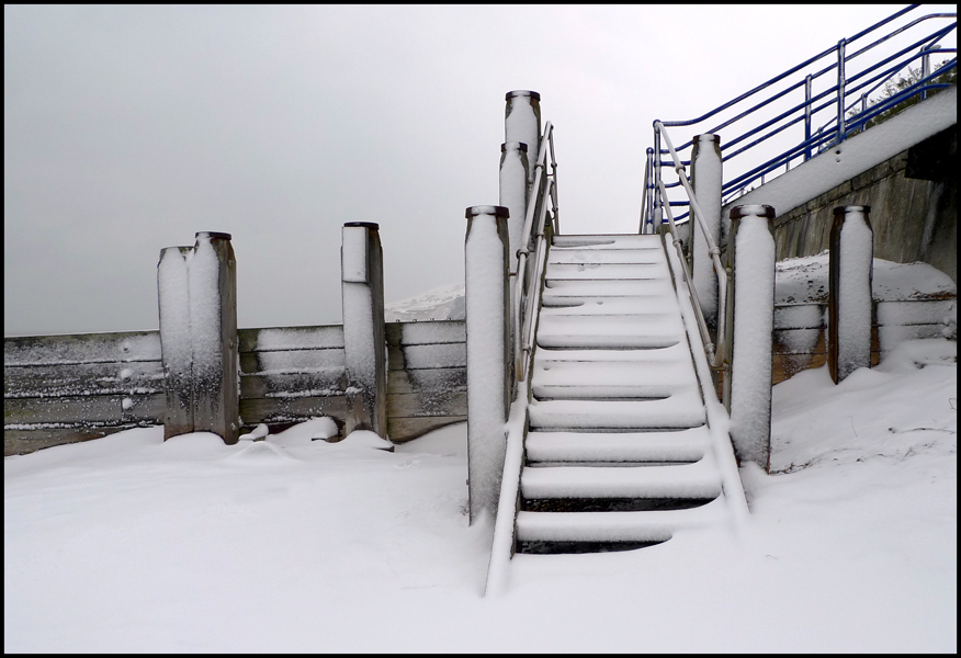 Wednesday December 1st (2010) Steps to the Beach width=