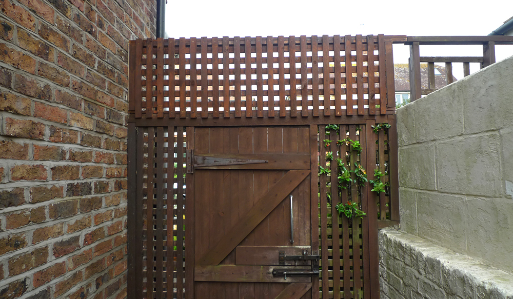 Thursday May 2nd (2019) Screen extension made from off-cuts of wood from the garage. width=